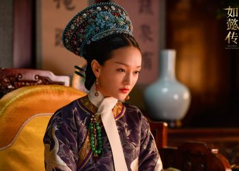 Жүжигчин Zhou Xun зураг авалттай үедээ 2 тэрбумын машиндаа байрладаг