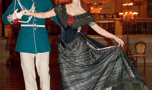 Анна Каренинад Элизавета Боярская, Вронскийд нөхөр нь тогложээ