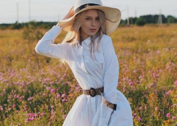 Дэлхийн хамгийн гоолиг бэлхүүстэй охин