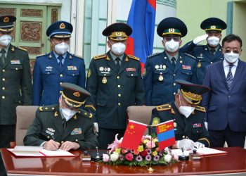 ХЯТАДЫН БАТЛАН ХАМГААЛАХ ЯАМНААС ХХЕГ-Т ЦЭРГИЙН БУЦАЛТГҮЙ ТУСЛАМЖААР АВТОМАШИН ӨГЛӨӨ