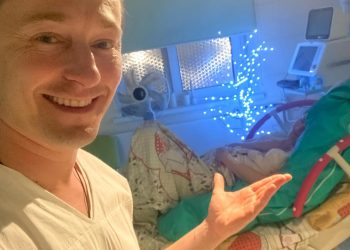 Сергей Безруков 3 дахь хүүгээ угтан авлаа