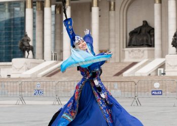 Бүжигчин М.Бямбаа багадаа ундаа зардаг байжээ