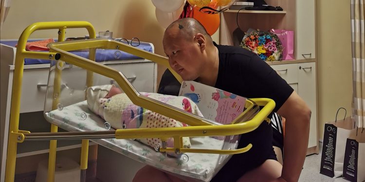 Т.Дэлгэрмөрөн: Хүнийг хүүхэдтэй нь тэврэн дээдэлж бүдүүн ааваа хэмээн дуудуулж явсан ухаан байсаан