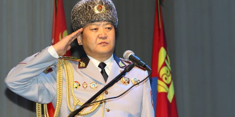 Бригадын генерал С.Ганбатыг 461-р ангид цагдан хорьж, 500 мянган ам.доллар хураан авчээ