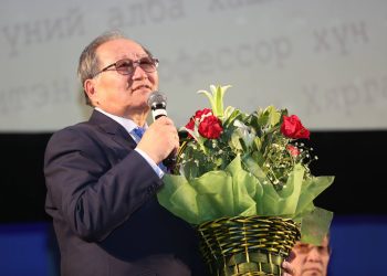 Орхунт Ц.Гомбосүрэн: Ф.М.Достоевскийг Оросууд ч өөрсдөө хэлдэг, “найруулгын хувьд гавьдаггүй” гэж