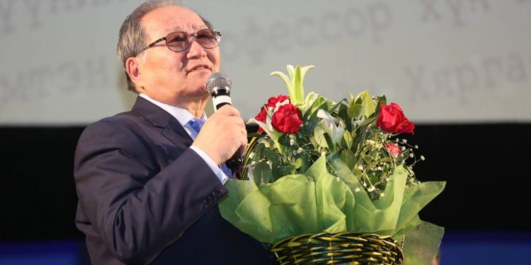 Орхунт Ц.Гомбосүрэн: Ф.М.Достоевскийг Оросууд ч өөрсдөө хэлдэг, “найруулгын хувьд гавьдаггүй” гэж