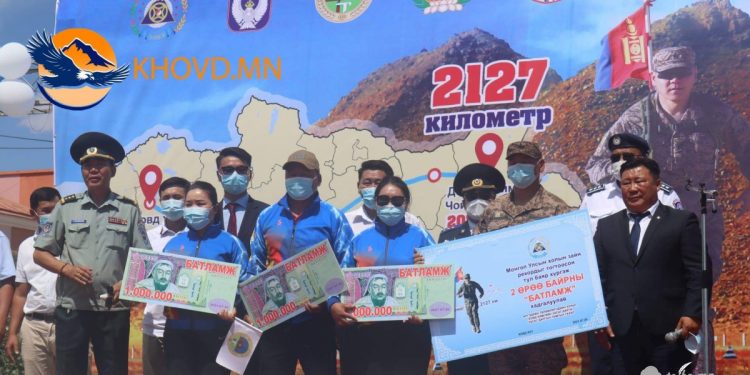 2127 км замыг нийт 46 хоног туулсан ахлах ахлагч Э.Даваажамц 2 өрөө байраар шагнуулжээ