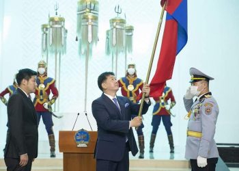 ЕРӨНХИЙЛӨГЧ У.ХҮРЭЛСҮХ ОЛИМПИЙН БАГ ТАМИРЧДАД ТӨРИЙН ДАЛБАА ГАРДУУЛАН ӨГЛӨӨ