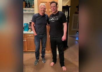 Тэрбумтан Элон Маск шөнө дөлөөр Ричард Брэнсоны гэрт очжээ