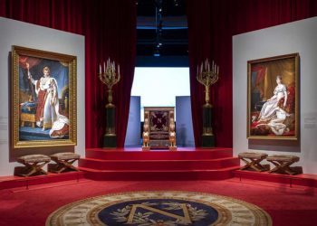 Наполеон Бонопартын 200 жилийн ойд зориулан Joséphine Napoleon гоёл чимэглэлийн үзэсгэлэн гаргажээ