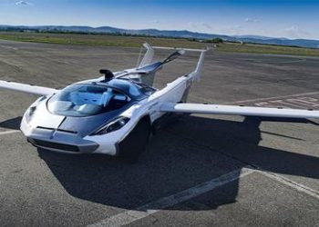 AirCar нисдэг автомашин туршилтын нислэгээ амжилттай хийлээ