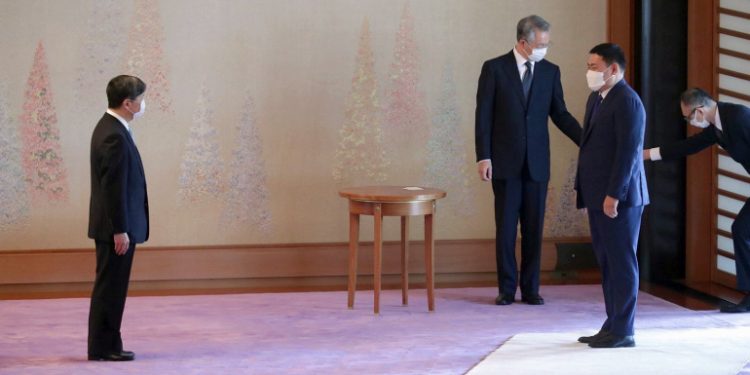 МОНГОЛ УЛСЫН ЕРӨНХИЙ САЙД Л.ОЮУН-ЭРДЭНЭ ЯПОН УЛСЫН ЦОГ ЖАВХЛАНТ ЭЗЭН ХААН НАРҮХИТОД БАРААЛХАВ