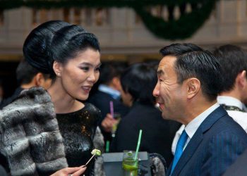 Сайхны өмнө харц буруугүй