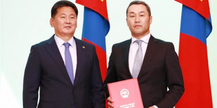 Эрчим хүчний сайд Н.Тавинбэх 533 адуу, 139 үхэр, 1580 хонь, 220 ямаатай