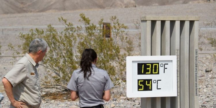 Үхлийн хөндийн 54.4°C хэм хүрч халав