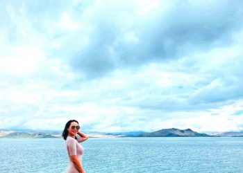 А.Түмэн-Өлзий баримал шиг биеэ гайхуулав