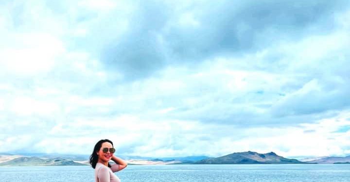 А.Түмэн-Өлзий баримал шиг биеэ гайхуулав