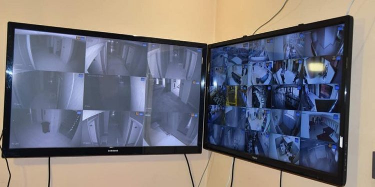 Эмнэлэг болон тусгаарлан ажиглах байранд 10,904 иргэн байна