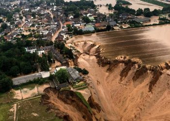 Европын үерт 120 хүн амиа алдаж, 1300 хүн сураггүй болов