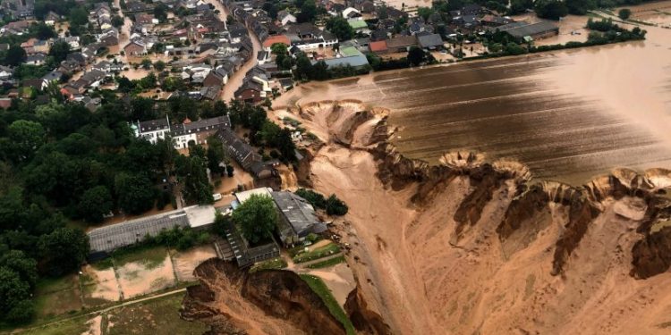 Европын үерт 120 хүн амиа алдаж, 1300 хүн сураггүй болов