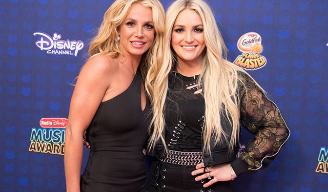 Бритни Спирсийн шүтэн бишрэгчид дүү рүү нь дайрчээ