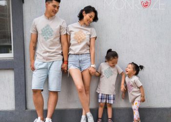 С.Сарнай гэр бүлээрээ модель болжээ