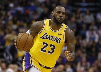 Леброн Жеймс сагсан бөмбөг тоглосоор тэрбумтан болжээ