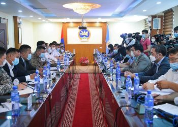 Эрээнд саатсан ачаа барааг татан авахаар 50 вагон явуулж эхэллээ