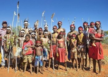 Австрали уугуул иргэдээсээ уучлал гуйж, нэг хүнд 75000 австрали доллар өгнө