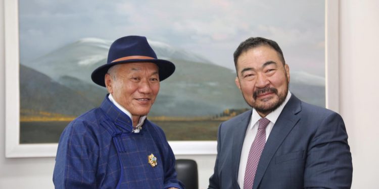 Аварга Б.Бат-Эрдэнэ сахал тавьжээ