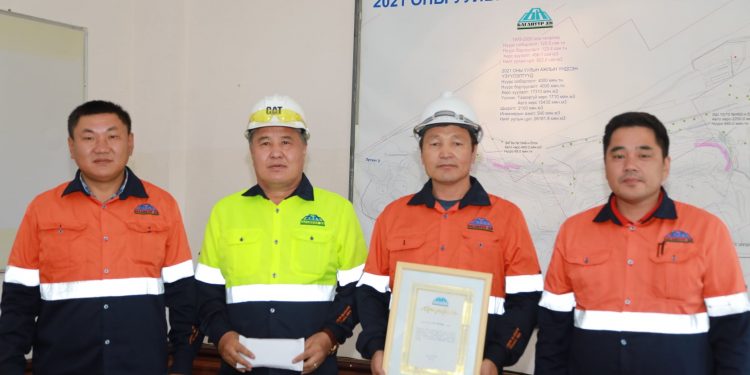 Хэмнэлт-2021 уралдааны шилдэг саналын эздэд шагналыг гардууллаа