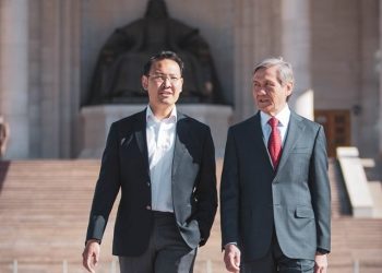 НАМЗХ-ны дэд ерөнхийлөгчөөр Э.Батшугар сонгогдож, баячуудын хүүхдүүдээр хүч сэлбэв