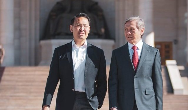 НАМЗХ-ны дэд ерөнхийлөгчөөр Э.Батшугар сонгогдож, баячуудын хүүхдүүдээр хүч сэлбэв