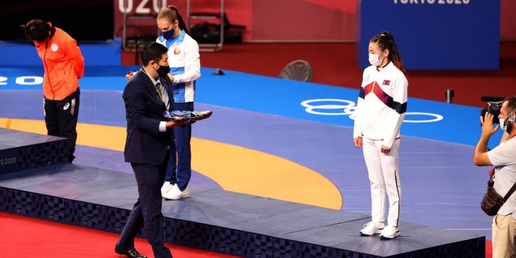 Б.БОЛОРТУЯАГИЙН МЕДАЛИЙГ МОНГОЛЫН БАГИЙН АХЛАГЧ ГАРДУУЛЖ ӨГЛӨӨ