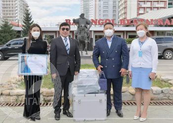 Ерөнхийлөгч асан Х.Баттулга 200 гаруй сая төгрөгийн өртөгтэй аппаратыг Булганчуудад хандиваар өгчээ