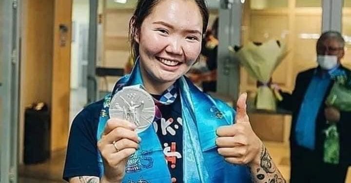 Мөнгөн медаль авсан Буриад бүсгүй 2 өрөө байр, 583 рублиэр шагнуулна