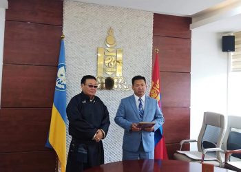 Дундговь аймаг 80 жилийн ойгоо угтаж 8000 мод тарина