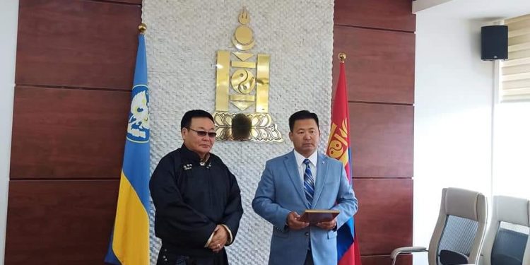 Дундговь аймаг 80 жилийн ойгоо угтаж 8000 мод тарина