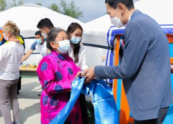 УИХ-ын гишүүн Н.Учрал 300 гаруй айлыг өргөө гэртэй болгожээ