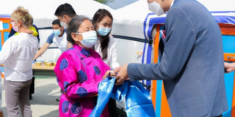 УИХ-ын гишүүн Н.Учрал 300 гаруй айлыг өргөө гэртэй болгожээ