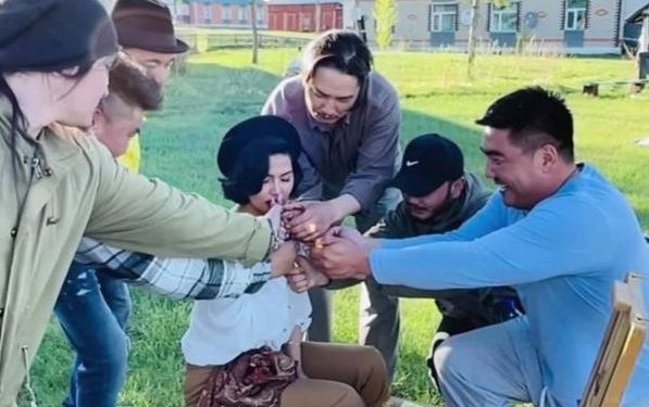 Б.Хулан “Малина”-г дууриав