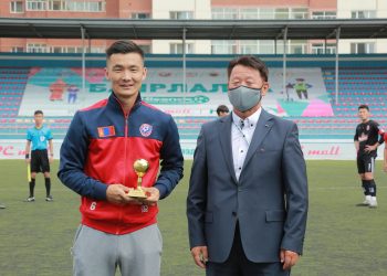 Э.Намууны анхны нөхөр шилдэг хөлбөмбөгчин гэдгээ баталсаар…