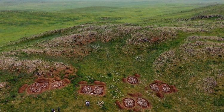 Их оорцог ууланд Хүрэл, Хүннү, Монголын эзэнт гүрний үед холбогдох 90 гаруй булш оршуулгын дурсгал бий