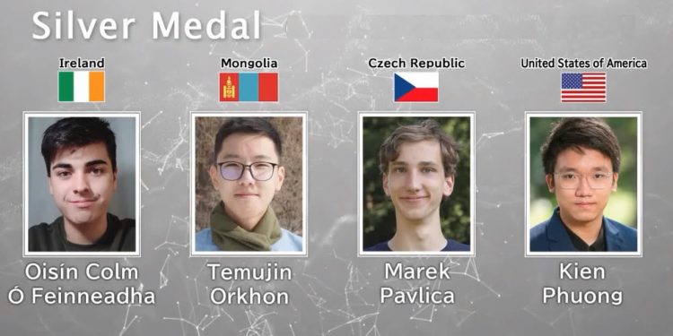 ОУ-ын химийн олимпиадад Орчлон сургуулийн сурагч О.Тэмүжин мөнгөн медаль хүртлээ