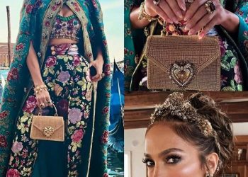 “Dolce Gabbana” шоун дээр 52 настай Жей Ло гялалзлаа