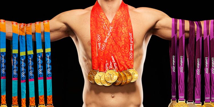 Майкл Фелпс олимпийн наадмаас  хүртсэн медалийн тоогоор бүх цаг үеийн тамирчдыг тэргүүлдэг