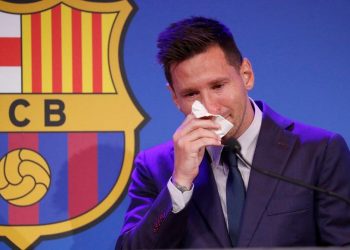 Леонель Месси Барселонагаас явж байгаагаа нулимстай зарлав