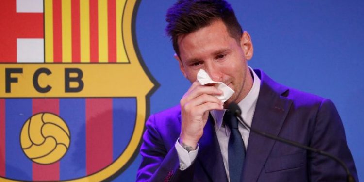 Леонель Месси Барселонагаас явж байгаагаа нулимстай зарлав