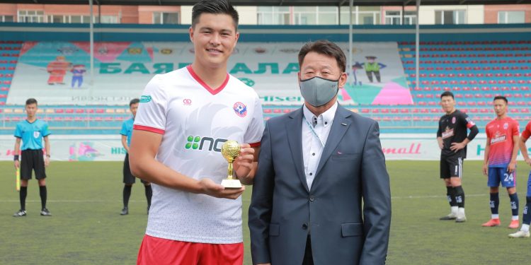 Модел С.Сарнайгийн нөхөр “Алтан бөмбөг”-ийн эзэн боллоо