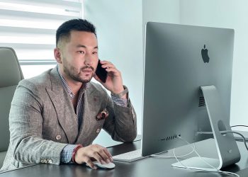 Долларын саятан гурвыг “төрүүлсэн” О.Мөнхжин эхнэртээ сард 10000 доллар өгдөг